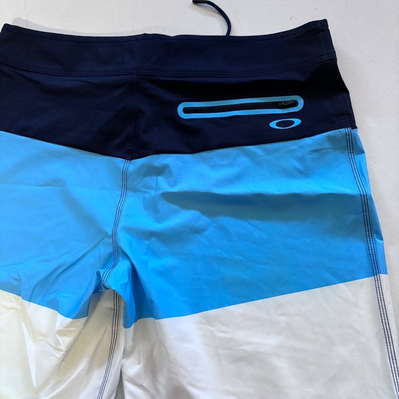 New mens Oakley board shorts various sizes - Picture 5 of 5